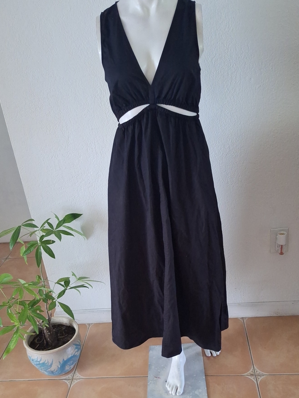 Zara Black Maxi Dress with V-Neck and Waist Cutout